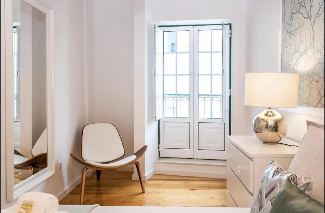 Sao Bento 1 Bedroom Garden Apartment Лиссабон