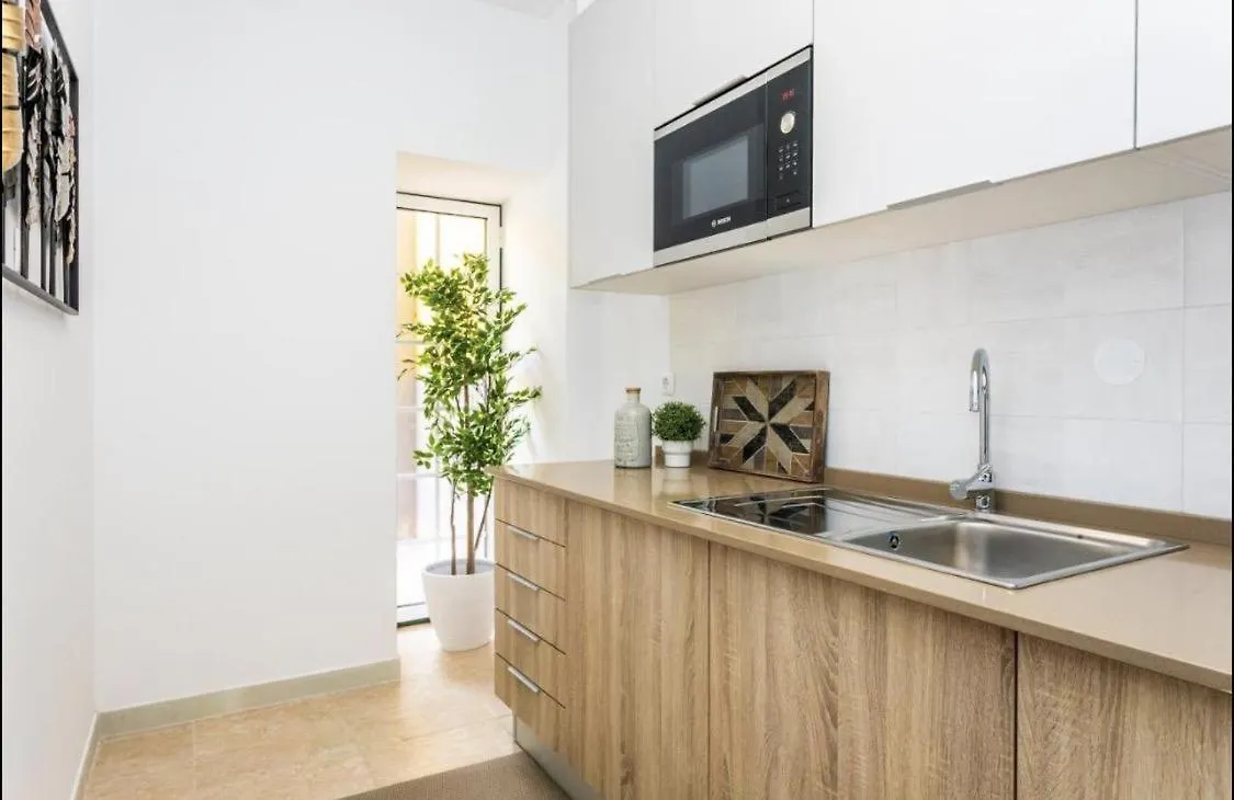 Sao Bento 1 Bedroom Garden Apartment Лиссабон