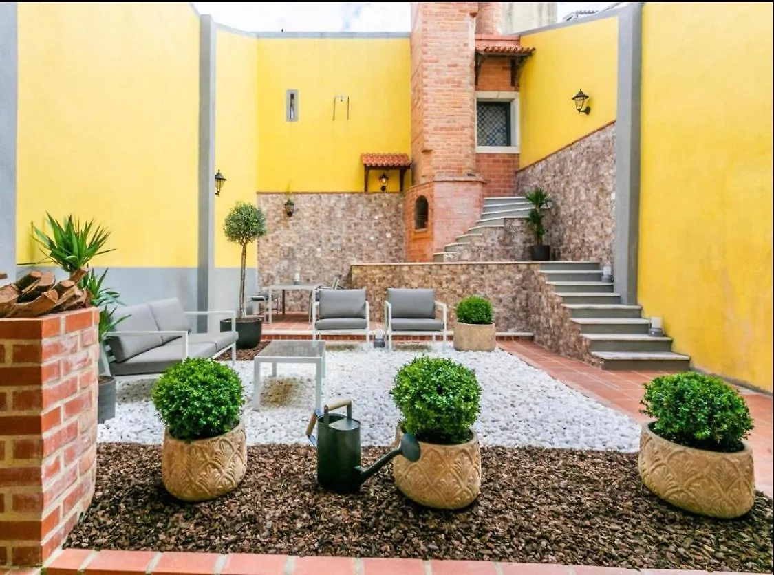 Sao Bento 1 Bedroom Garden Apartment Лиссабон